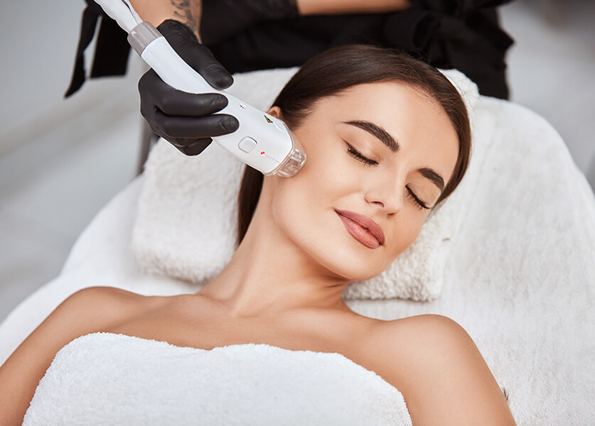 علاج المسامات وآثار حب الشباب